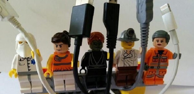 How to organise your cables with LEGO