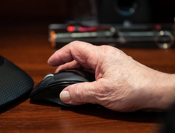 hand using computer mouse